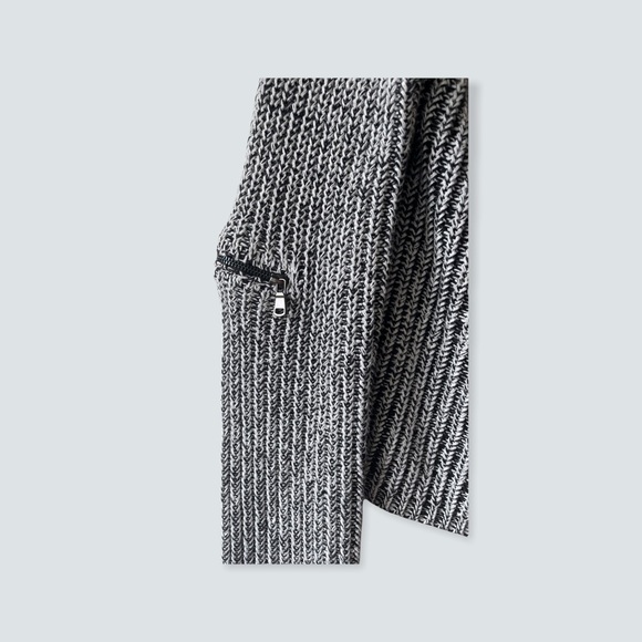 L zippered cableknit sweater - Picture 4 of 5